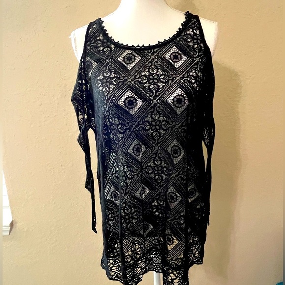 Free People ‘Geo Sands’ Cold Shoulder Lace Top - Picture 2 of 10